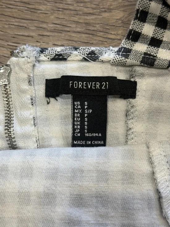 Forever 21 Black and White Gingham Crop Top - Picture 2 of 3
